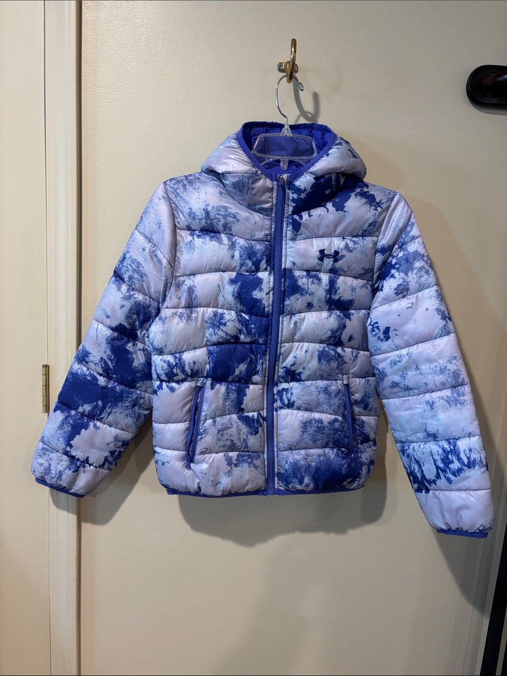 Under Armour Kids Blue Tie-Dye Puffer Jacket with Hood, zip pockets, warm